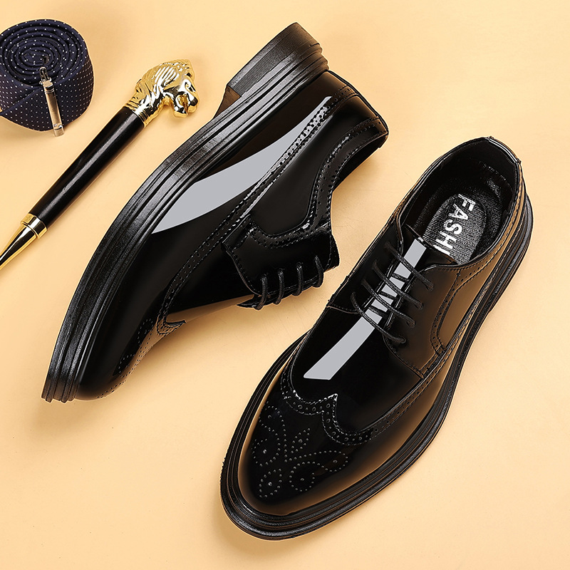 Leather Work Oxfords - 남성용 에나멜 브로그 드레스 슈즈, 레이스업